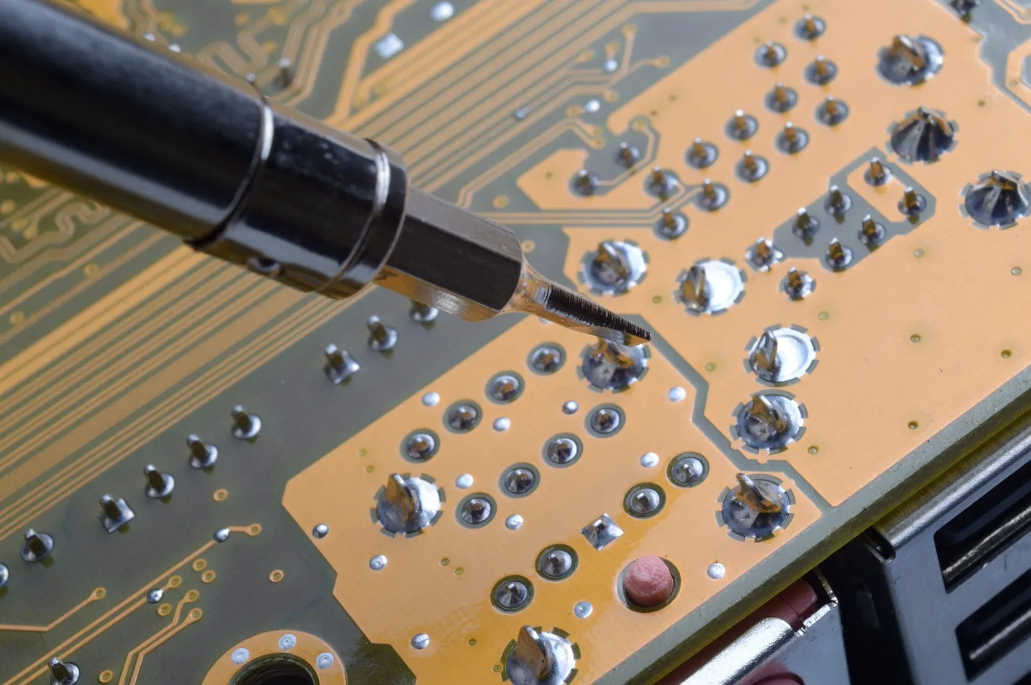 How to solder electronics